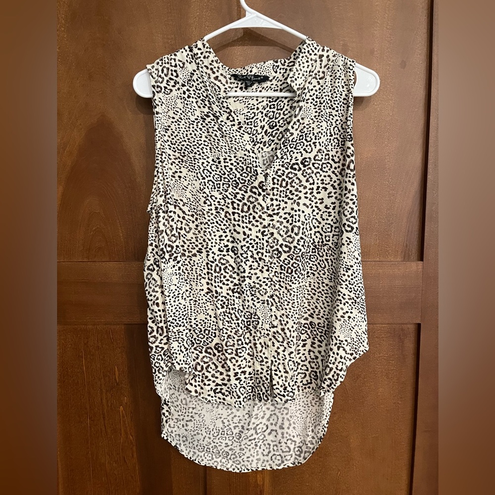 Animal print top w front buttons, longer back.